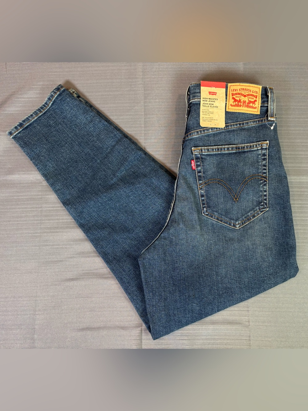 Levi’s High Waisted Mom Jeans NWT 30x29 Medium Wash Tapered Leg